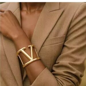 NWT Authentic Valentino Garavani Gold Cuff Bracelet.